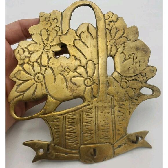 Vintage Solid Brass Trivet - Etched, Flower Basket Design Hooks Cottagecore - Picture 1 of 11